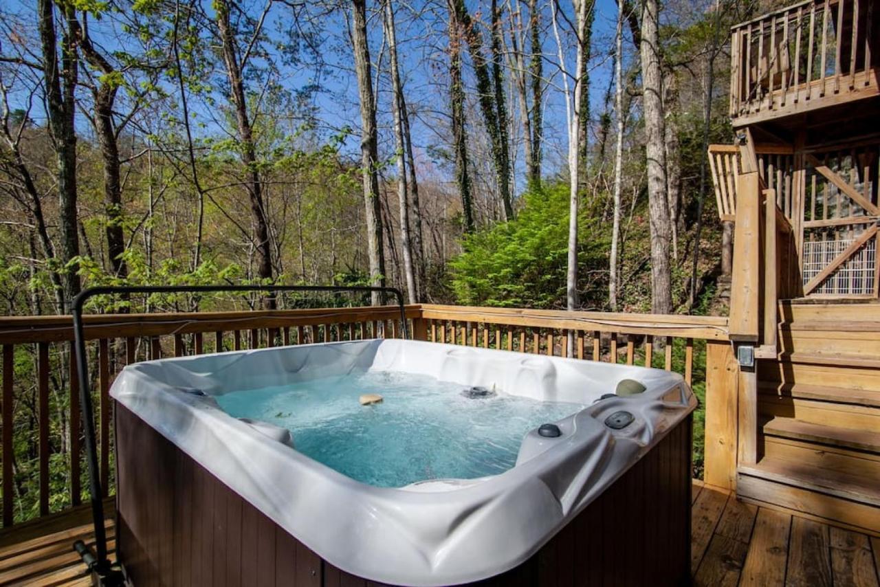 Bear View Chalet With Hot Tub And Near Ober Gatlinburg Exterior foto
